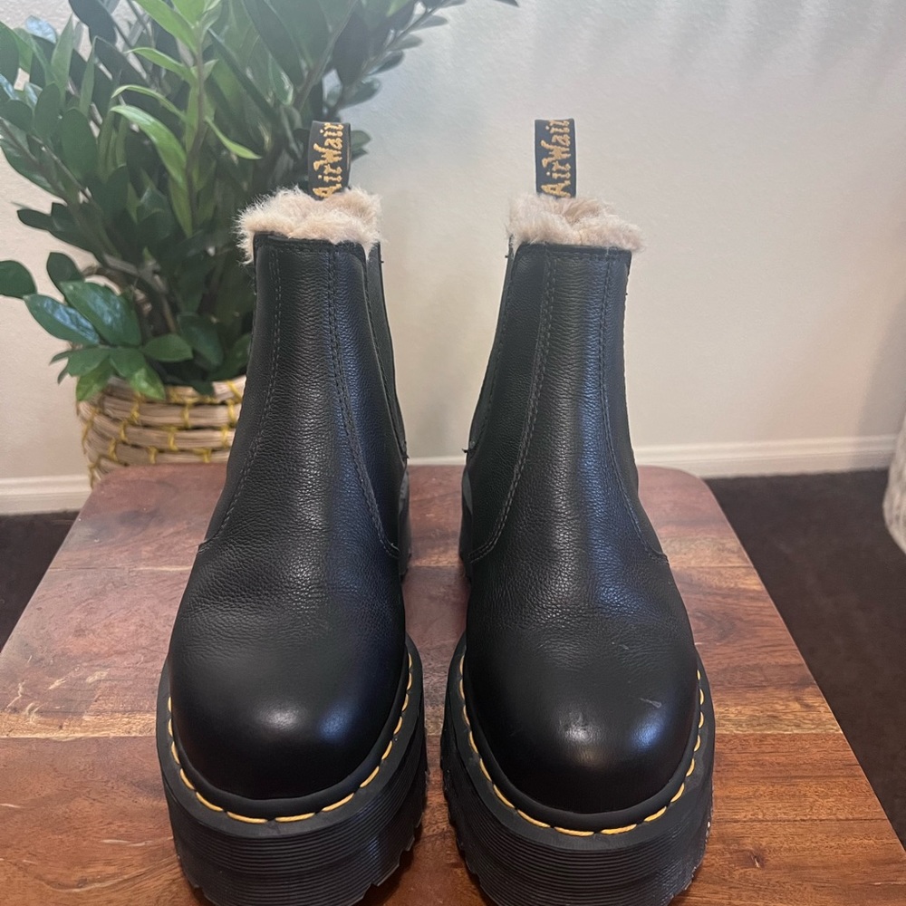 Dr. Martens - 2976 Platform Chelsea Boots with Faux Fur. Size 7